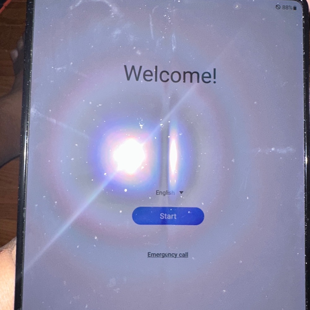 Selling this Samsung fold 4 at great price with only with an bundle.